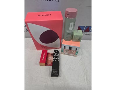 UNRESERVED Airport - Lost Property (A980) - Lot 200