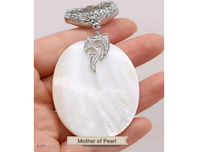 MOTHER OF PEARL LARGE PENDANT        

Condition: ...