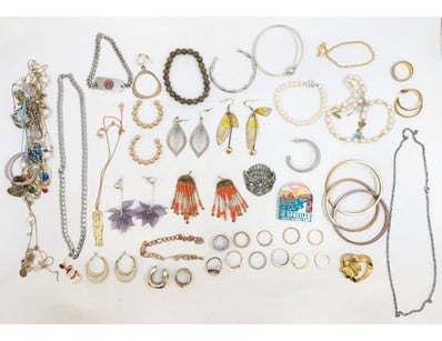 UNRESERVED Airport - Lost Property (A980) - Lot 560