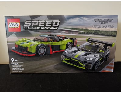 **UNRESERVED** COOKIE'S LIFETIME COLLECTION OF ... - Lot 945