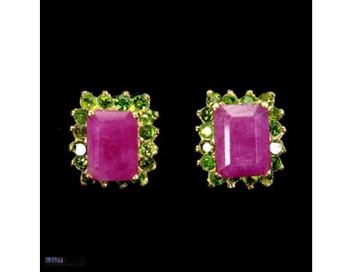 NATURAL RUBY & CROME DIOPSIDE EARRINGS.      

Nat...