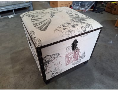 Storage chest, Print butterfly designs

Dimensions...