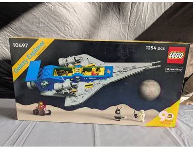 **UNRESERVED** LIFETIME COLLECTION OF LEGO PART... - Lot 122