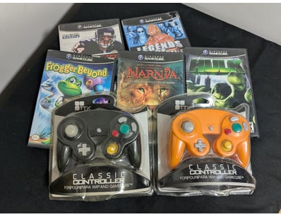 NINTENDO GAMECUBE RETRO GAMING COLLECTION WITH CLA...