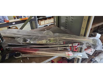 Distribution Business Equipment Liquidation (ON... - Lot 375