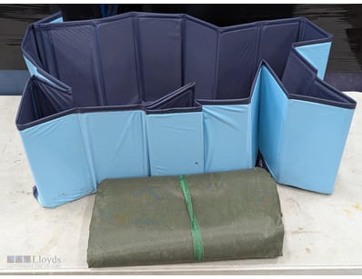Collapsible pet pool/bathing tub set comprising on...
