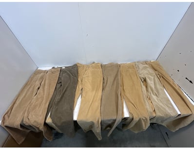 Entire Vintage Clothing Store Liquidation (ON11... - Lot 190