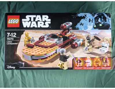 **UNRESERVED** LIFETIME COLLECTION OF LEGO PART... - Lot 218