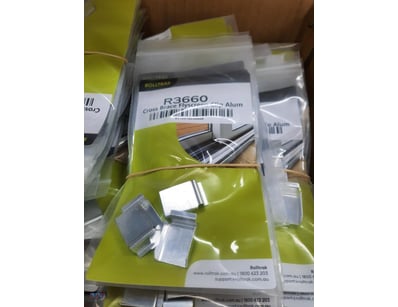Rolltrak, R3660, cross brace fly screen clip alum....