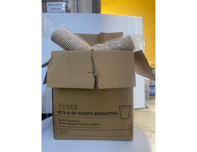 Lot of disposable coffee cups. 50 sleeves. 1000 cu...