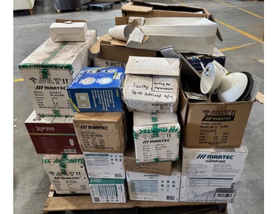 Assortedq pallet of lights and accessories models ...