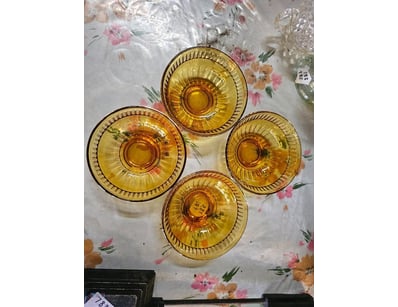 Vintage coloured glass bowls, SOLD AS LOT

Onsite...