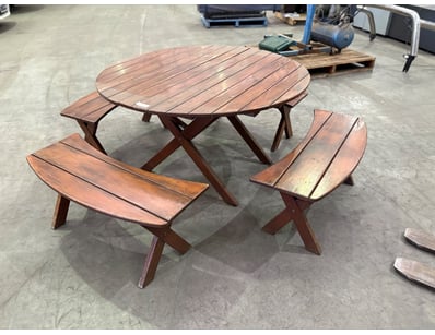 Sporting Gear, Home & Decor (WAA980) - Lot 102