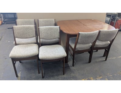 Dining suite, including extendable table and 6 x c...