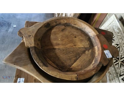 2 Piece wooden serving set comprising a large shal...
