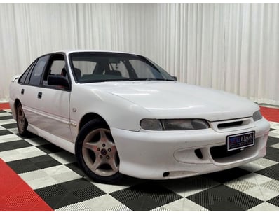 <b>1994 Holden Commodore VR Executive Sedan - Whit...