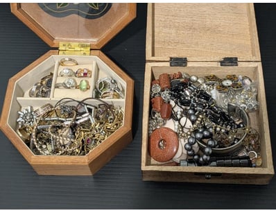 Antiques, Vintage & Interior Treasures (A999) - Lot 550