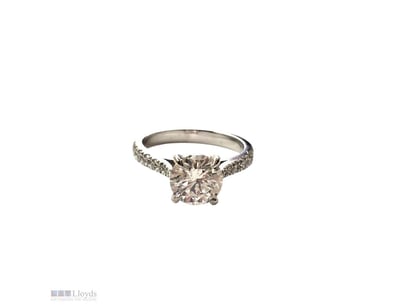 DIAMOND RING     

A Platinum And Diamond Ring, Fe...