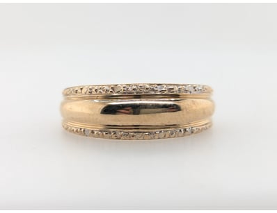 9CT YELLOW GOLD RING


583010+24


