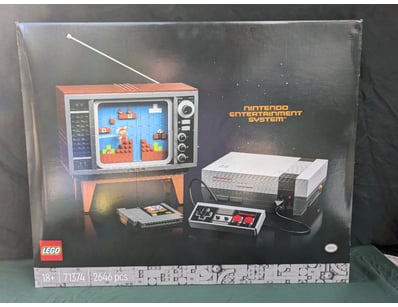 **UNRESERVED** LIFETIME COLLECTION OF LEGO PART... - Lot 111