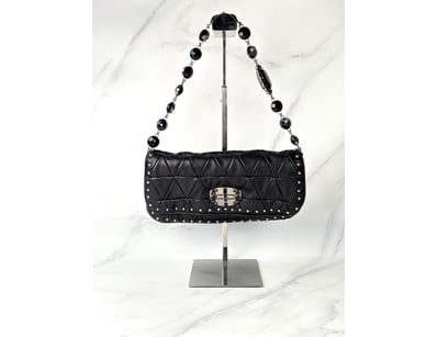 Designer Vault (A999) - Lot 580