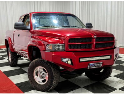 <b>1999 RAM Quad & Club Cab Pick-up - Red - 265,93...