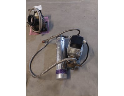 Commercial-grade submersible water pump system wit...