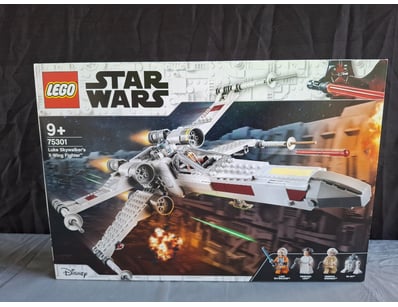 **UNRESERVED** LIFETIME COLLECTION OF LEGO PART... - Lot 165