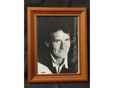THIS IMAGE IS AN AUTOGRAPHED PHOTO OF ACTOR AND CO...