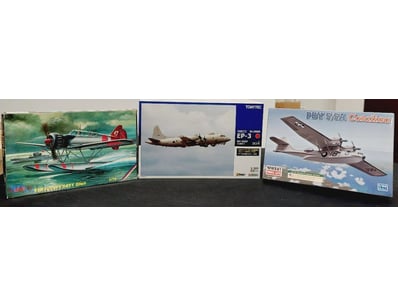 LOT OF THREE VINTAGE AIRCRAFT MODEL KITS - WWII ER...