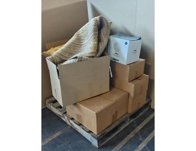 Homewares, including various kitchenware items, pi...