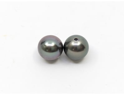 PAIR OF TAHITIAN SOUTH PEARLS

8Mm Round, A-Grad...