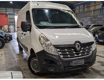 <b>2015 Renault Master L2H2 MWB Mid Roof Van - Whi...