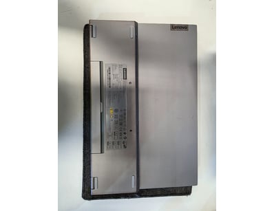 UNRESERVED Airport - Lost Property (A980) - Lot 227