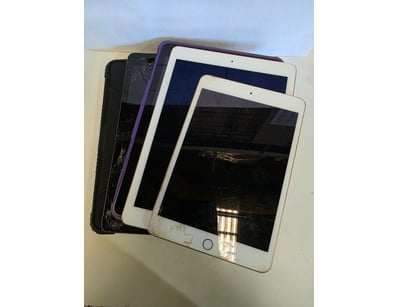 UNRESERVED Airport - Lost Property (A980) - Lot 524