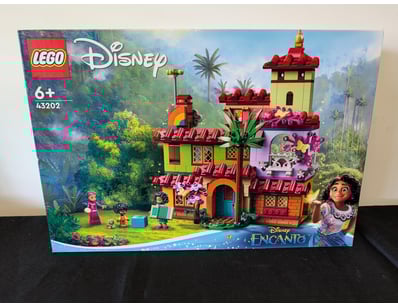 **UNRESERVED** COOKIE'S LIFETIME COLLECTION OF ... - Lot 590