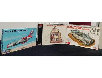 LOT OF THREE VINTAGE PLASTIC MODEL KITS - AIRCRAFT...