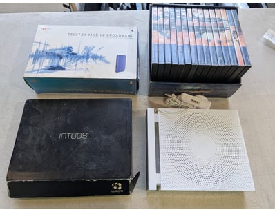 Homeware lot including Telstra Broadband Gateways,...