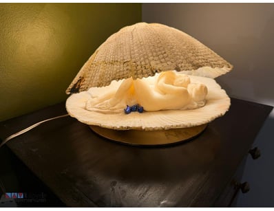 ALABASTER CLAM SHELL LIGHT

This Hand Carved Ala...