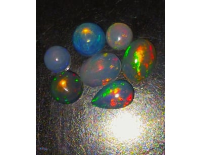 4CT JEWELLERS PARCEL OF BRIGHT AND CLEAR WELO OPAL...