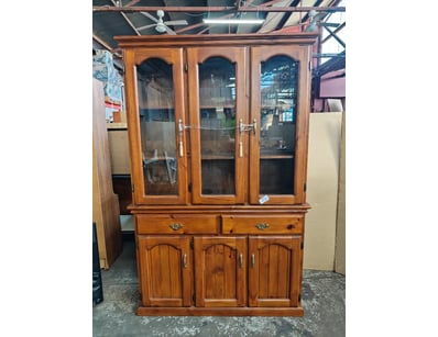 Cabinet, timber style display cabinet 

125cmW 1...