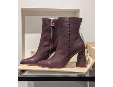 Designer Vault (A988) - Lot 7900