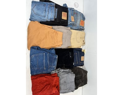 Entire Vintage Clothing Store Liquidation (ON11... - Lot 273