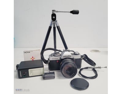 MINOLTA XG2 SLR CAMERA KIT WITH ACCESSORIES AND TR...