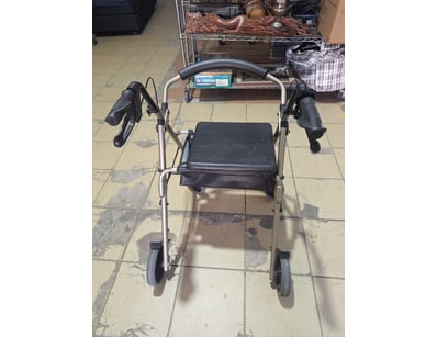 4-Wheel Walker, Black & Gold Finish

Dimensions H:...