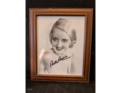 AUTOGRAPHED PHOTO OF BETTY DAVIS

Coa # Hh81380

C...