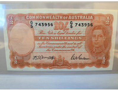 COMMONWEALTH OF AUSTRALIA TEN SHILLING NOTE

A S...