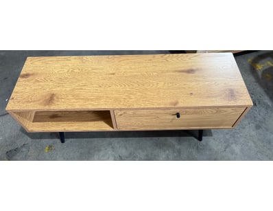 Wooden tv unit

Dimensions: 124cm x 40cm x 43cm...