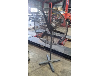 MOSTLY UNRESERVED 4x4 WORKSHOP BUSINESS CLOSURE... - Lot 266