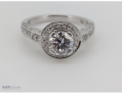 18CT WHITE GOLD DIAMOND RING

18Ct White Gold Diam...